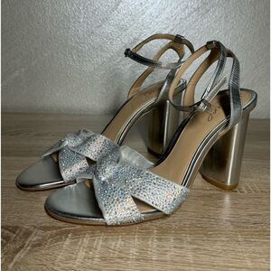 Jewel Badgley Mischka  Women 10 Silver Rhinestone Embellished Heels Sandals
